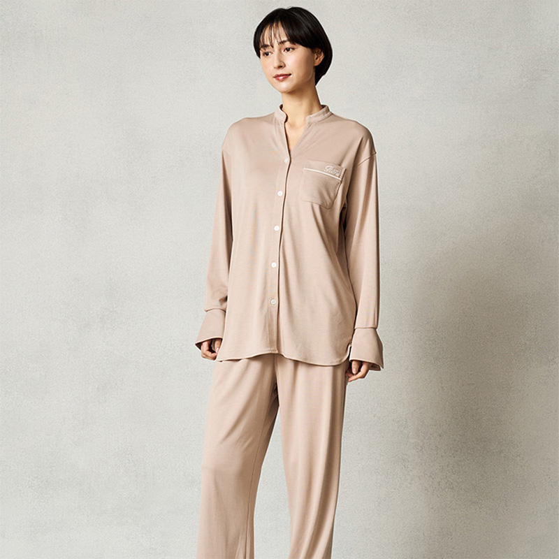 モイストスムース スタンドカラースリープウェア WOMEN L ベージュ【一般医療機器】